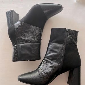 Sugar black snake grain ankle boots 9.5